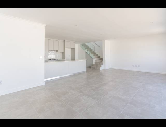 3 BEDROOM FREEHOLD FOR SALE IN PARKLANDS NORTH